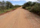 Prefeitura leva cascalhamento às estradas rurais do Distrito de Itahum