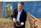 Landmark retorna ao Licurgo, escola onde foi professor, e planta árvores frutíferas com alunos da Vila Nasser