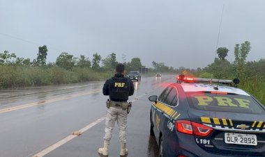 PRF orienta motoristas sobre cuidados ao dirigir durante período chuvoso