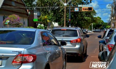 Guarda flagrou em média nove condutores por dia 'furando' sinal vermelho em 2023