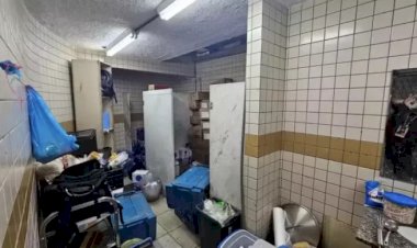 Vigilância Sanitária flagra 500 kg de alimentos preparados em banheiro de camarote da Sapucaí