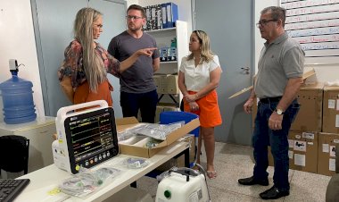 Lia Nogueira entrega equipamentos comprados com emenda no HV e UPA