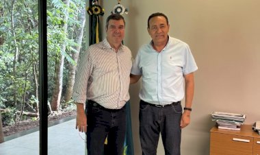 Vereador Carlão, presidente da Câmara de Campo Grande, faz visita institucional ao governador Eduardo Riedel