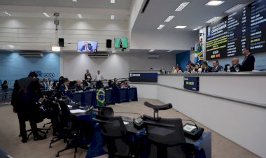Vereadores analisam três projetos na sessão desta terça-feira