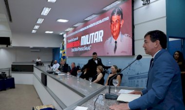 Membros do Corpo de Bombeiros são homenageados durante solenidade na Câmara