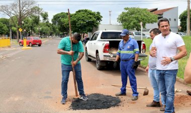 Prefeitura de Naviraí executa limpeza das vias públicas e inicia a operação tapa-buraco