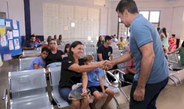 Marçal vistoria UBS Seleta, ouve reclamações de pacientes e conversa com médicos