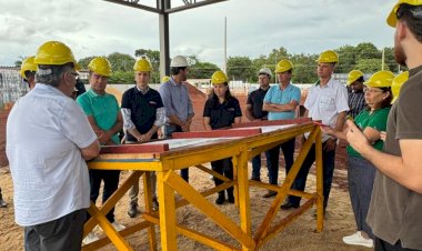 Diretores e prefeito visitam obras do Hospital do Amor em Dourados