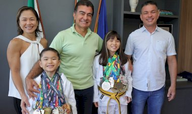 Campeões de jiu-jitsu são recebidos pelo prefeito de Dourados