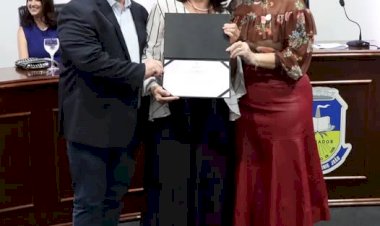 Na Câmara, ex prefeita Delia Razuk  Recebe  homenagem ao Dia da Mulher