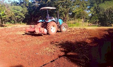 Prefeitura prepara solo para projeto agrícola com mulheres das aldeias Jaguapiru e Bororó