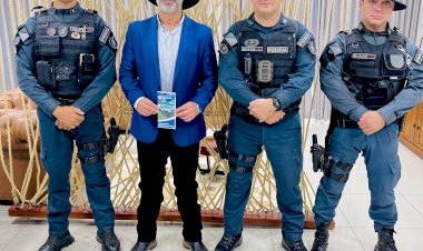 Prefeito Juliano Ferro recepciona militares da patrulha rural