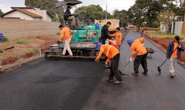 Obra de asfalto e drenagem no Jardim das Primaveras está em ritmo acelerado