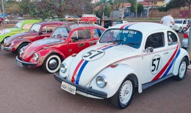 carros antigos e música na Praça do Papa Evento reúne veículos clássicos, atrações culturais e solidariedade em Campo Grande