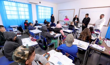 Prefeitura entrega nova sala de aula na Escola Doutor Camilo Hermelindo da Silva