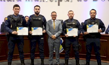 Inspetor Cabral homenageia profissionais da segurança pública por atos de bravura em Dourados