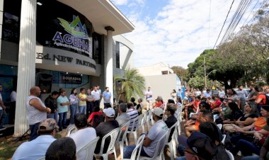 Prefeitura entrega mais 75 títulos de regularização fundiária em Dourados
