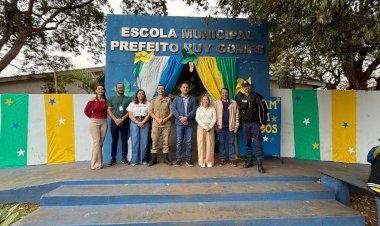 Compromisso que Transforma: *Deputada Lia Nogueira Resgata Desfile Cívico em Vila São Pedro