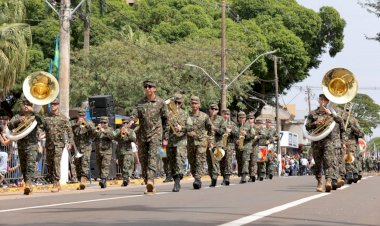 4ª Brigada de Cavalaria Mecanizada encanta o público com desfile de 7 de Setembro