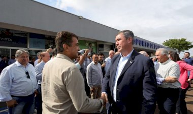 Ao chegar em Dourados, Riedel é recebido por Marçal e vistoria obras no aeroporto