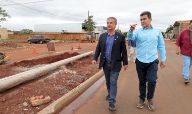 Prefeito e senador Nelsinho Trad vistoriam obras de asfalto do Parque dos Jequitibás