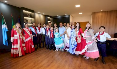 Prefeito recebe integrantes do CTG após destaque no Fegams e destaca conquistas