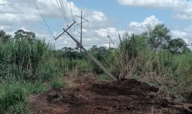 Prefeitura dá suporte para substituição de poste no Parque das Nações II