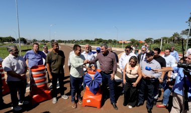 Prefeito entrega duplicação da Aziz Rasselen e governador elogia importância da obra