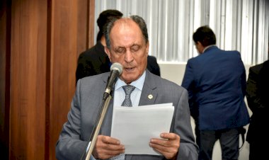 Zé Teixeira cobra recuperação do asfalto para bairros de Dourados
