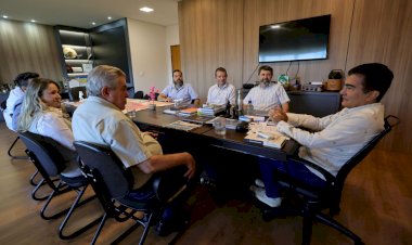 Prefeitura recebe lideranças do comércio para discutir parquímetro