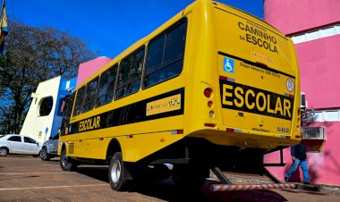 Educação de Ivinhema recebe novo ônibus escolar por meio do Governo Federal