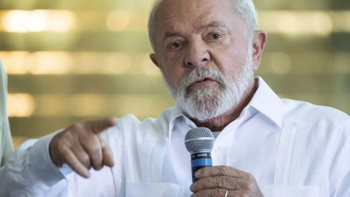 Lula sanciona lei de igualdade salarial entre mulheres e homens nesta segunda-feira