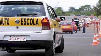 Deputados aprovam PL que aumenta a idade máxima dos veículos utilizados nos CFCs