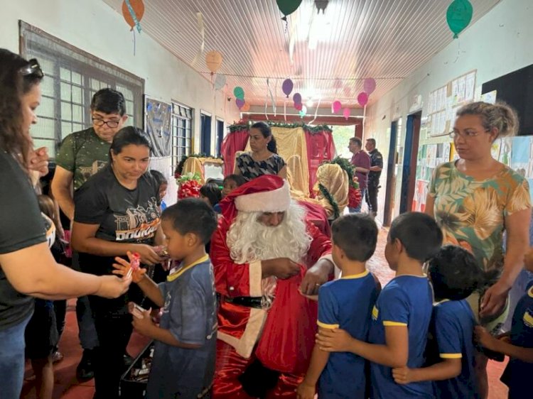 Papai Noel visita escolas municipais da Reserva Indígena