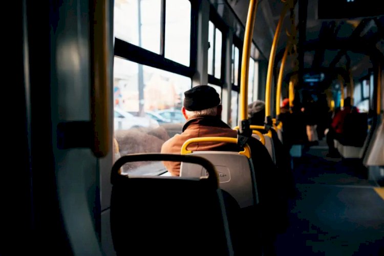 Qual é o limite de passageiros em ônibus urbanos?