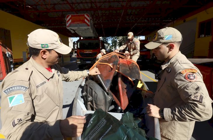 Governo envia primeira equipe de bombeiros militares para ajudar no salvamento de vítimas no RS