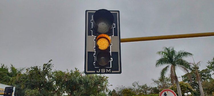 Lembrete de regras de trânsito aos condutores