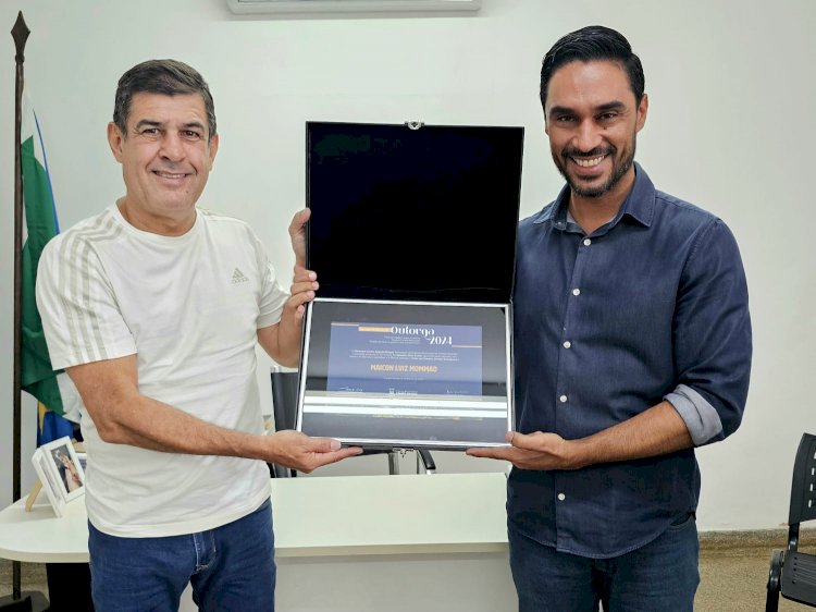 Beto Avelar entrega título de Cidadão Campo-Grandense a diretor-presidente da FUNESP