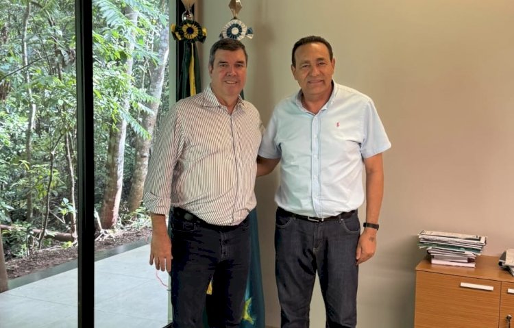 Vereador Carlão, presidente da Câmara de Campo Grande, faz visita institucional ao governador Eduardo Riedel