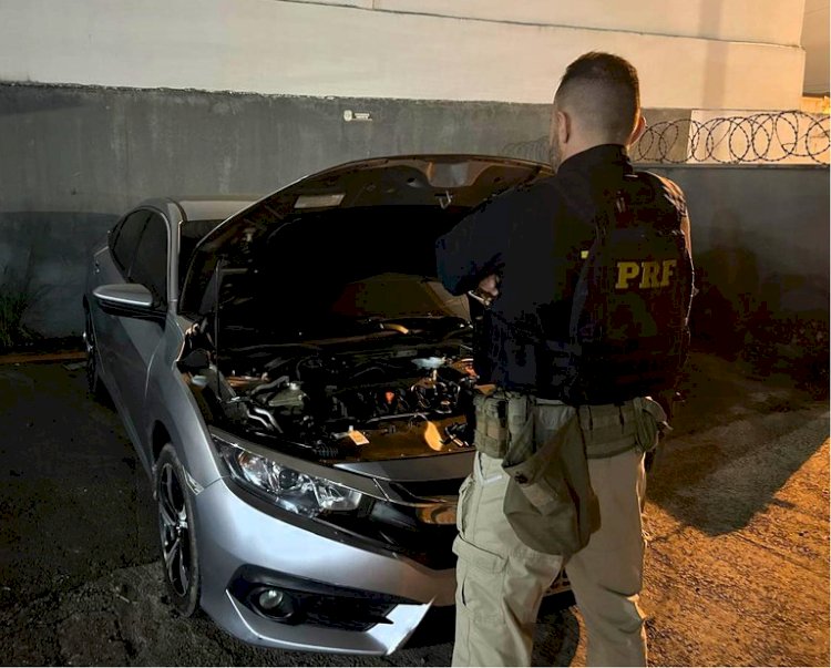 Carro roubado no RJ é recuperado