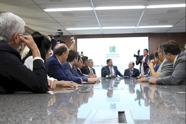 Retorno dos trabalhos legislativos da ALEMS é marcado pela posse da Mesa Diretora