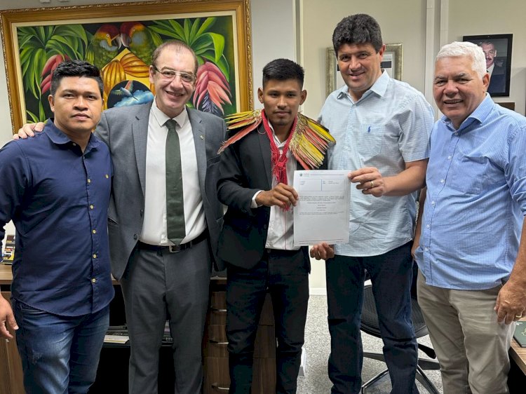 Com prefeito e liderança indígena, Neno Razuk anuncia doação de caminhonete para sete comunidades em Sidrolândia