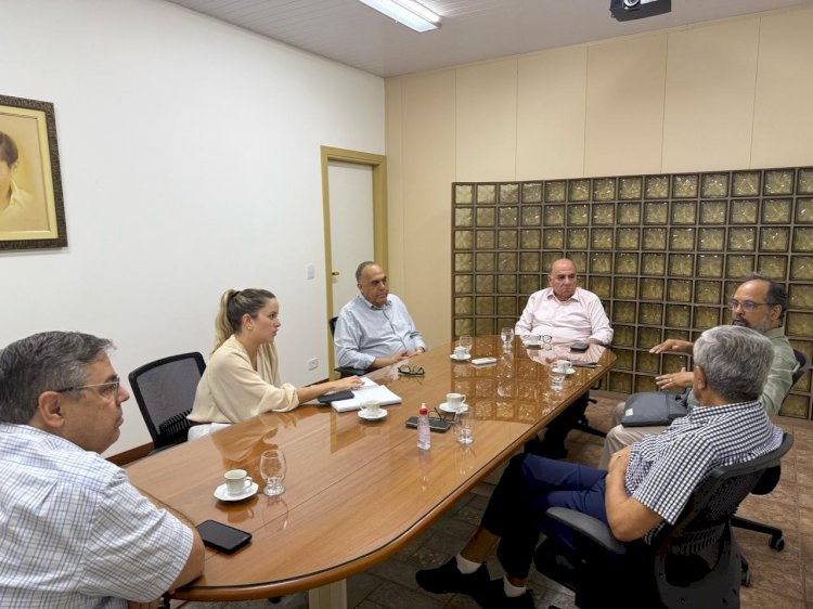 Vereador Dr. Jamal participa de reunião estratégica para convênio na Área da Saúde