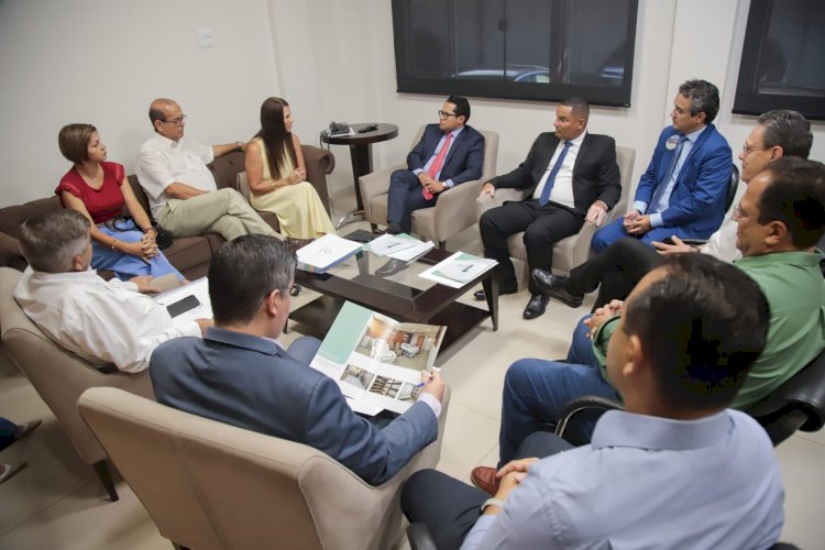 Vereadores reúnem-se com diretoria do Hospital de Câncer Alfredo Abrão