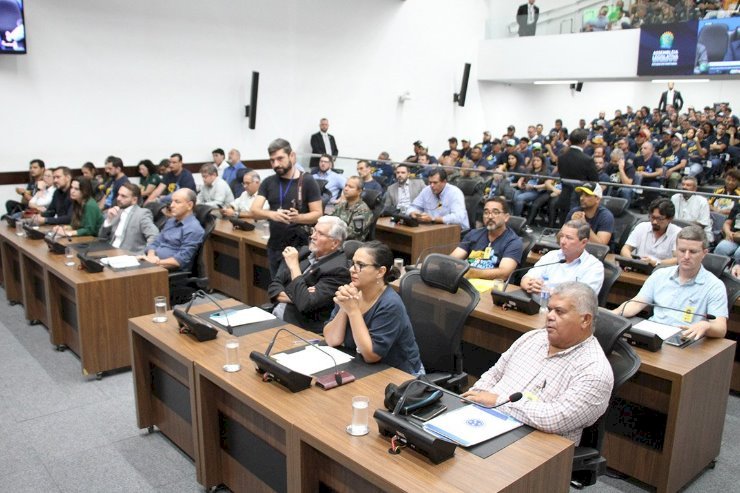Durante 5 horas: Audiência pública debate impactos da concessão da pesca comercial por cinco anos