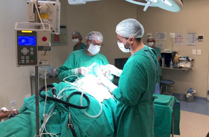 Regional de Três Lagoas faz 1ª cirurgia neurológica em novo setor e define protocolos com equipe da SES