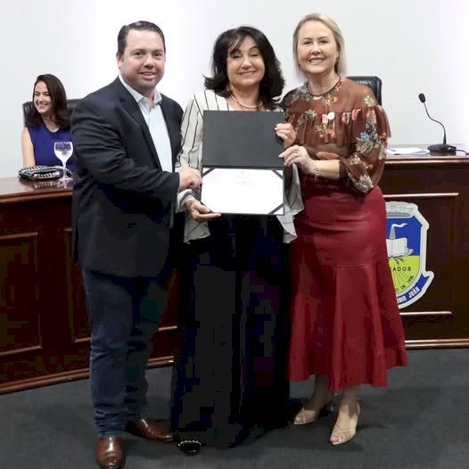 Na Câmara, ex prefeita Delia Razuk  Recebe  homenagem ao Dia da Mulher