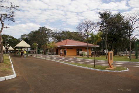 Prefeitura abre inscrições para aulas de violão no Parque dos Ipês