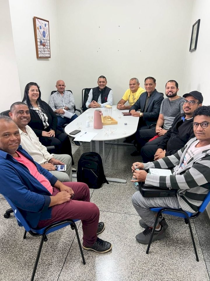 Prefeitura se antecipa e convida sindicatos para debater reajuste de servidores