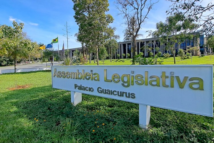 Agenda: Visita de escola, reuniões, capacitação e sessões movimentam ALEMS